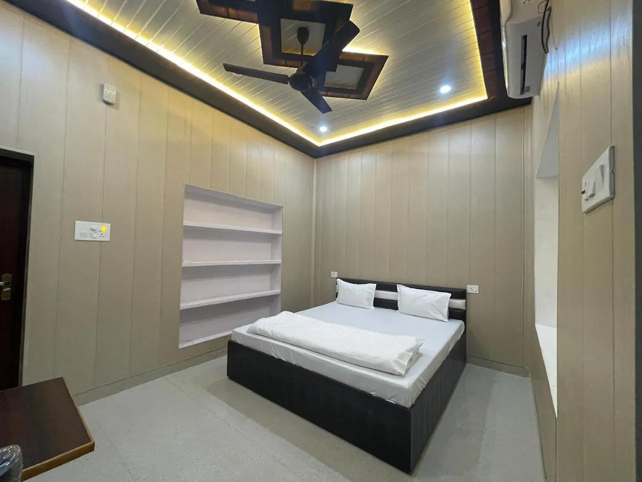 Dev Villa Varanasi Otel